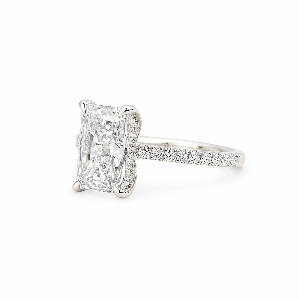 Anillo de diamantes esmerilados en laboratorio